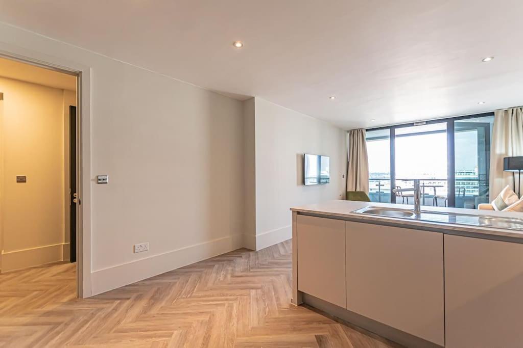 Open Balconey River View! Wow Liverpool Exterior photo